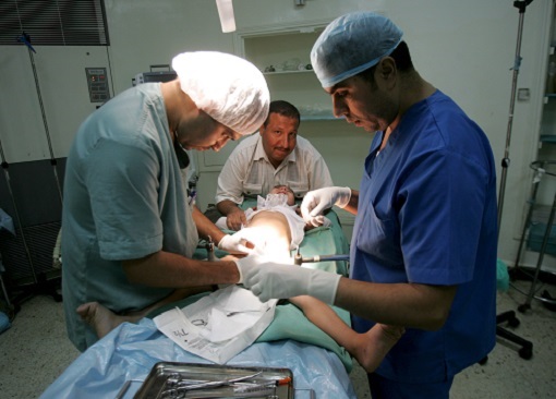 circoncision-bebe-chirurgien-hopital